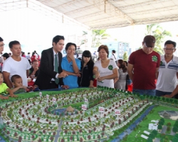 Cuối năm đất nền đua nhau bung hàng